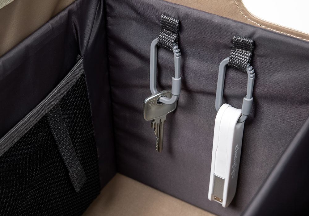 Innenansicht der meori Officeboxen mit Fächern und Stauraum