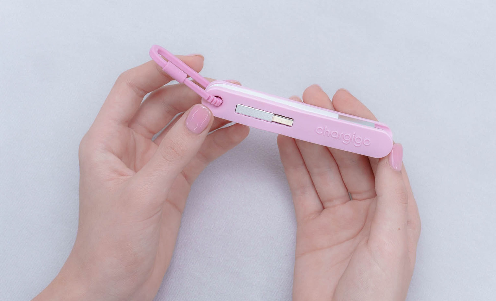 meori Cable Stick in der Hand als kompakte Verbindungslösung