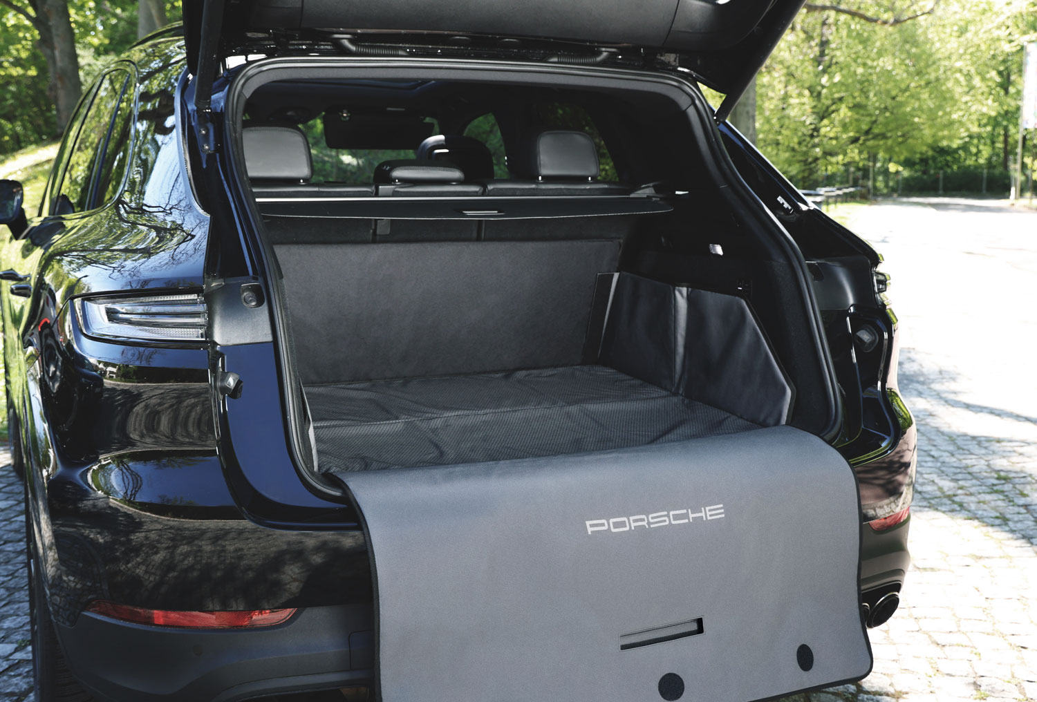 Porsche Trunk Cover als kundenspezifische Kofferraumlösung im Einsatz